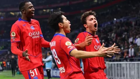 ผลบอลเมื่อคืน เปแอสเช บุกดับ ลียง 10 คน ผงาดจ่าฝูง ลีกเอิง ฝรั่งเศส